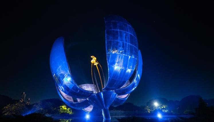 Gracias, Leo: la Ciudad se suma a la despedida de Messi ilumina sus monumentos de celeste y blanco