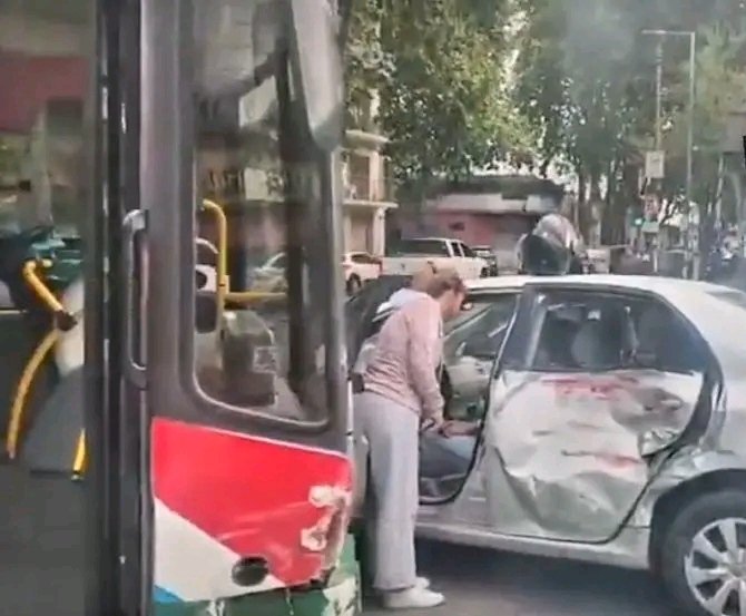 LA PARTENAL :CHOQUE ENTRE COLECTIVO Y AUTO DOS HERIDOS