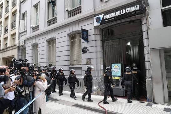 Motín en una alcaidía de CABA,  presos tomaron de rehén a un policía y serán trasladados