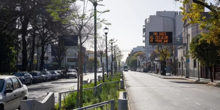 Finalizó la renovación de la avenida Fernández de la Cruz en Villa Riachuelo.