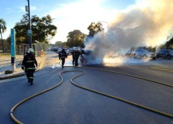 Dos intervenciones de emergencia: un choque en Constitución y un vehículo incendiado en Palermo