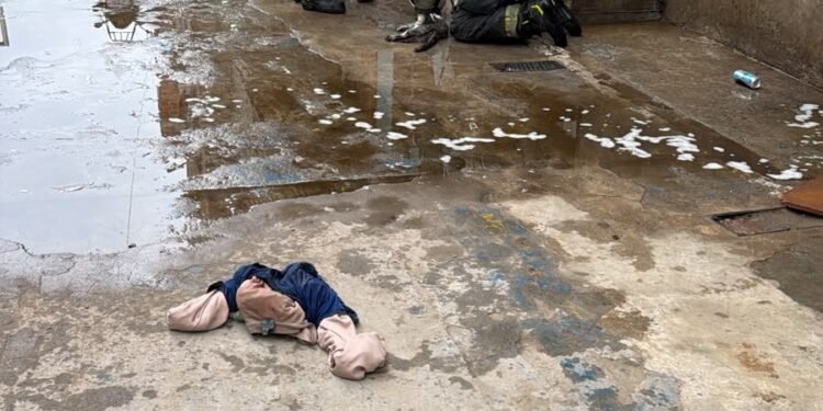 Incendio en un edificio de Villa General Mitre: un hombre fue trasladado en grave estado