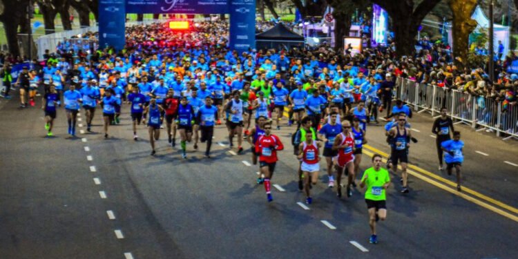 Llegan los 9K de la Independencia con la bandera de runners más grande de la Argentina