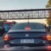 Accidente en la General Paz: vuelco tras choque entre dos autos en el puente de Constituyentes