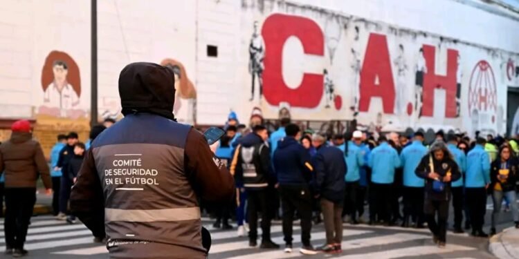 Caba: Operativos de seguridad en partidos de Boca y Los Pumas: más de 200 actas, 69 trapitos demorados y tres detenidos
