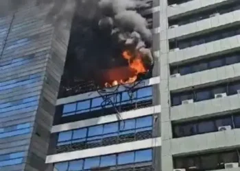 CABA : SE INCENDIO EDIFICIO A METROS DE LA CASA DE CRISTINA K