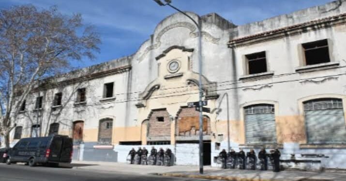 La Ciudad recuperó la propiedad usurpada número 900: era una antigua fábrica ocupada desde hace 40 años