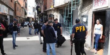Caba: Detuvieron a un joven con 35 dosis de presunto “tussi” durante un operativo en el Barrio 31