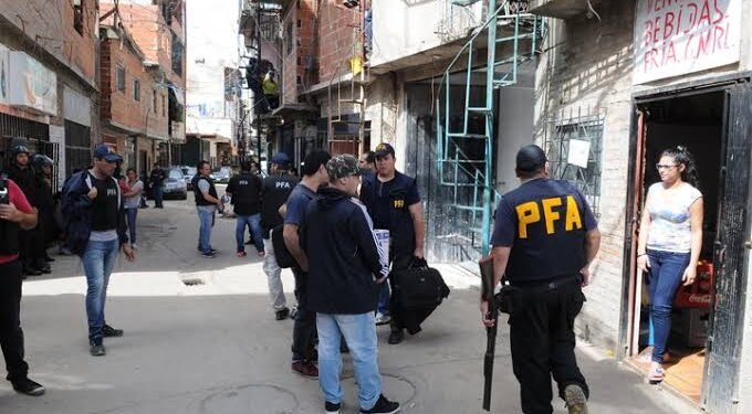 Caba: Detuvieron a un joven con 35 dosis de presunto “tussi” durante un operativo en el Barrio 31